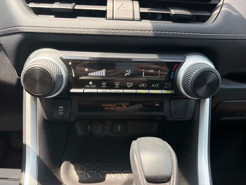 Used 2022 Toyota RAV4 LE FWD image 23