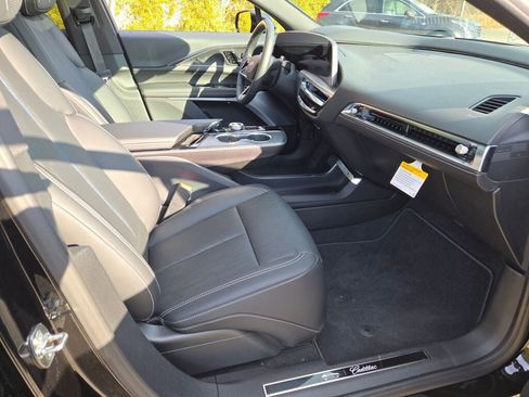 New 2026 Cadillac Lyriq Signature Sport image 7