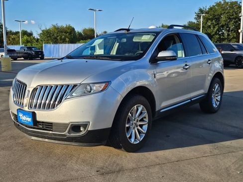 Used 2014 Lincoln MKX FWD w/ Equipment Group 101A image 2