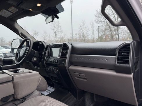 Used 2020 Ford F350 XLT w/ Camper Package image 19