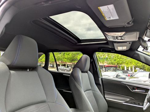 Used 2024 Toyota RAV4 SE image 41