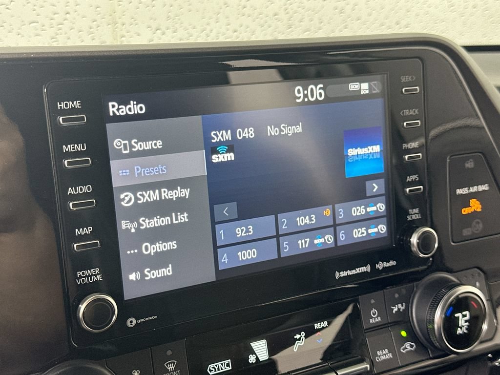 Used 2022 Toyota Highlander XLE AWD/4WD image 32
