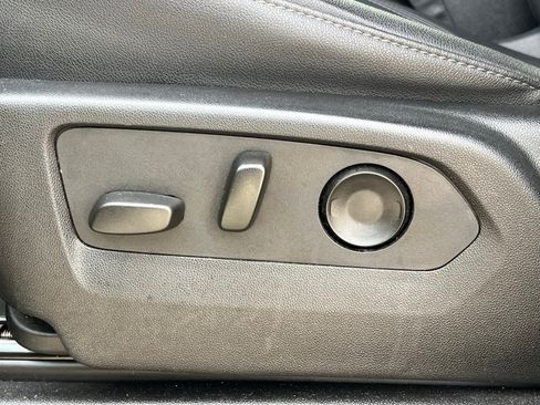 Used 2024 Chevrolet Suburban LT image 29