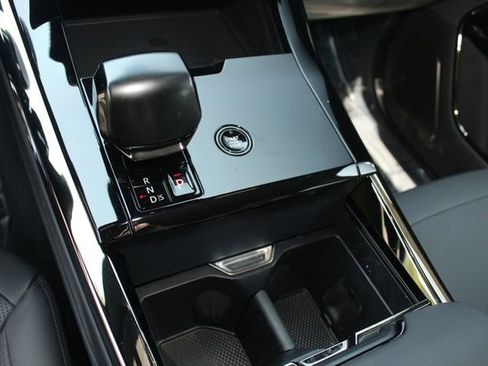 Used 2024 Land Rover Range Rover Sport image 16