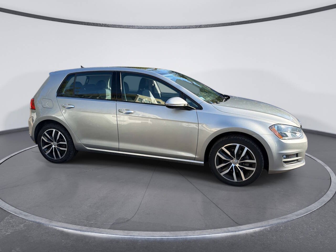 Used 2016 Volkswagen Golf SE FWD image 5