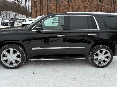 Used 2020 Cadillac Escalade Premium Luxury image 2