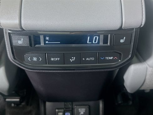 Certified 2025 Toyota Highlander Platinum AWD/4WD image 26