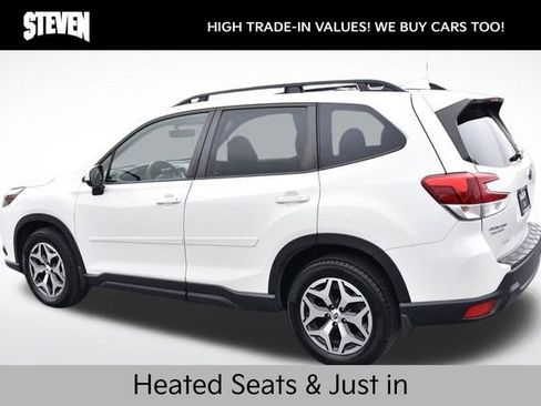 Used 2022 Subaru Forester Premium image 3