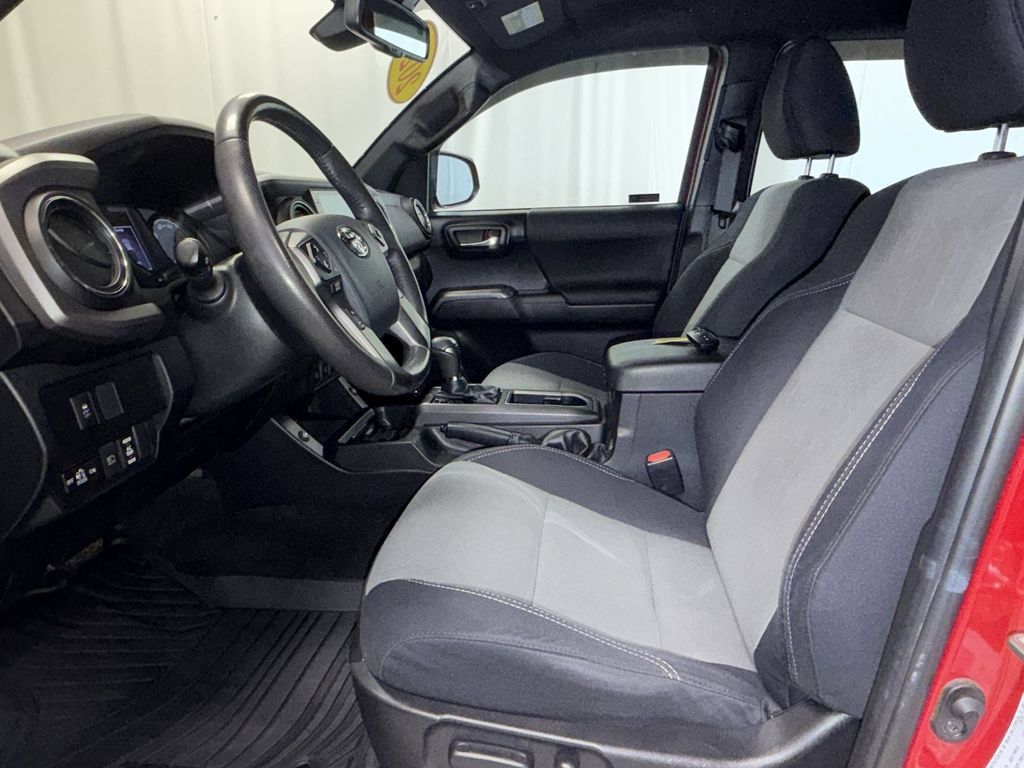Used 2020 Toyota Tacoma TRD Off-Road w/ Technology Package AWD/4WD image 11