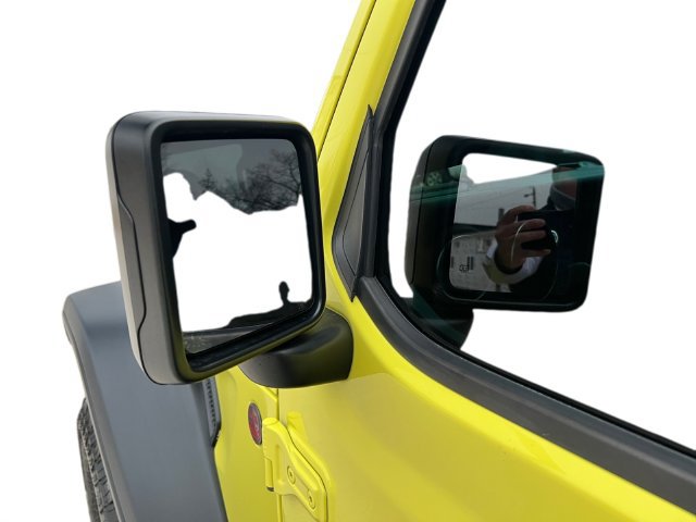 Used 2023 Jeep Wrangler Unlimited Rubicon w/ Cold Weather Group AWD/4WD image 19