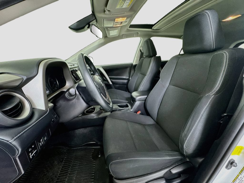 Used 2018 Toyota RAV4 XLE AWD/4WD image 12