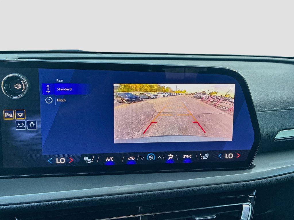 Used 2026 Chevrolet Traverse LT w/ LPO, Floor Liner Package FWD image 14