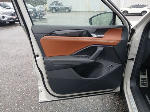 New 2026 Volkswagen Tiguan SEL R-Line image 10