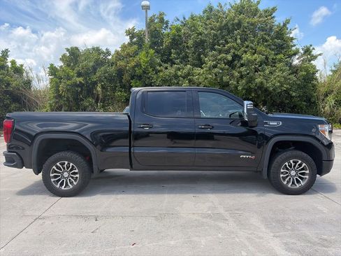 Used 2021 GMC Sierra 1500 AT4 w/ AT4 Value Package AWD/4WD image 2