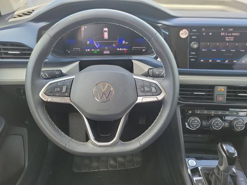 Used 2024 Volkswagen Taos SE FWD image 15