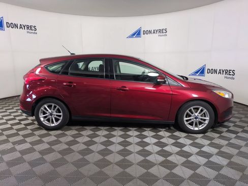 Used 2015 Ford Focus SE w/ SE Cold Weather Package FWD image 8