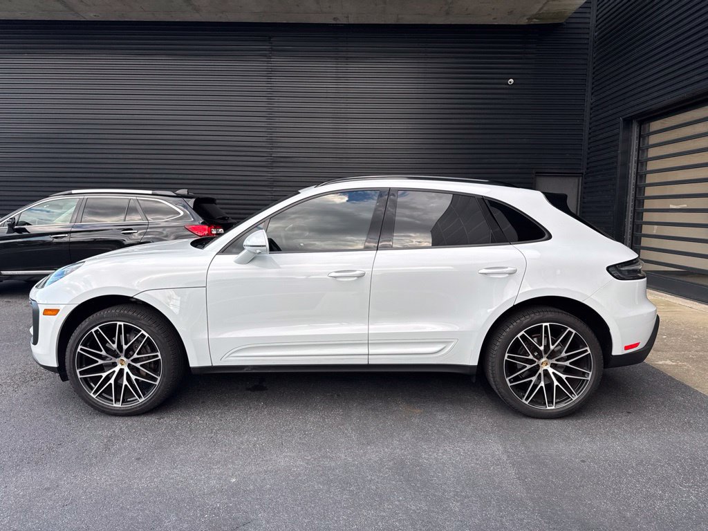 Certified 2024 Porsche Macan AWD/4WD image 2