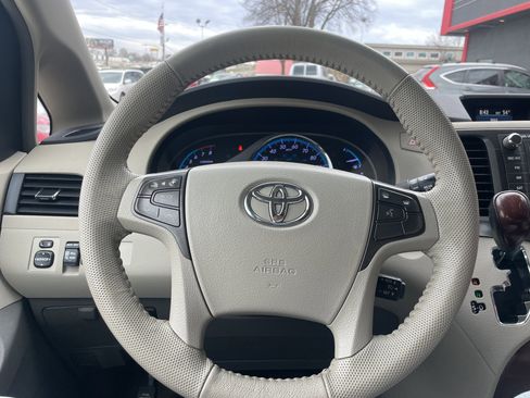 Used 2011 Toyota Sienna Limited image 15