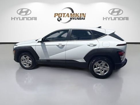 Certified 2025 Hyundai Kona SE FWD image 8
