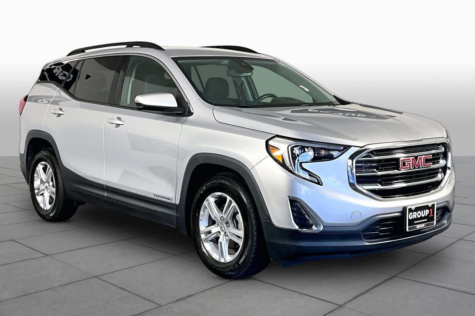 Used 2020 GMC Terrain SLE w/ Driver Convenience Package FWD image 3