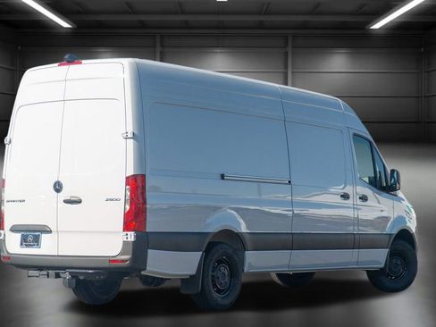 Used 2025 Mercedes-Benz Sprinter 2500 image 11