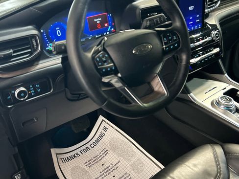 Used 2023 Ford Explorer Platinum w/ Technology Package AWD/4WD image 4