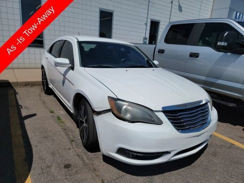 Used 2013 Chrysler 200 Touring w/ S Exterior Appearance Pkg FWD image 3