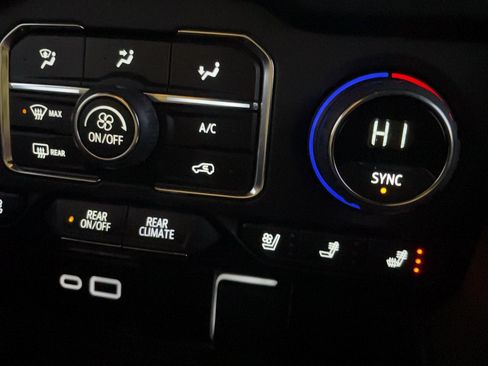 Used 2024 Chevrolet Suburban High Country image 47