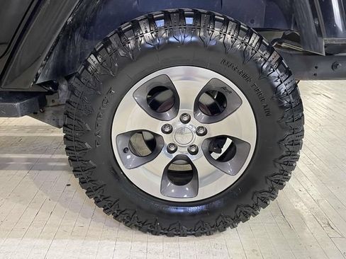 Used 2007 Jeep Wrangler Unlimited Sahara AWD/4WD image 11