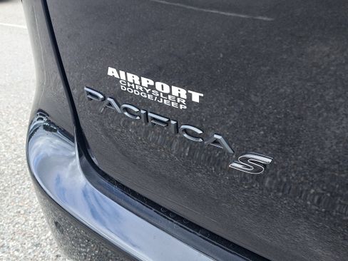New 2026 Chrysler Pacifica Select w/ S Appearance Package image 5