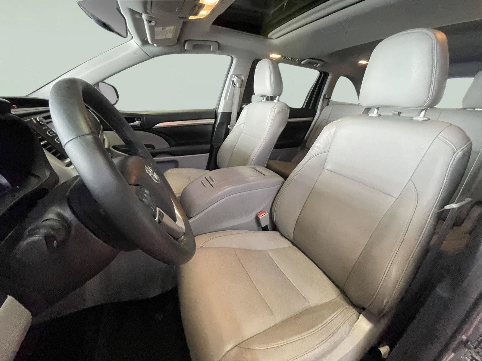 Used 2016 Toyota Highlander XLE AWD/4WD image 15