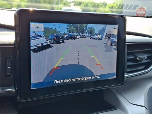 Certified 2023 Ford Explorer XLT w/ Equipment Group 202A AWD/4WD image 4