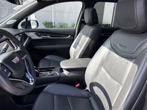 Used 2025 Cadillac XT6 Premium Luxury image 19