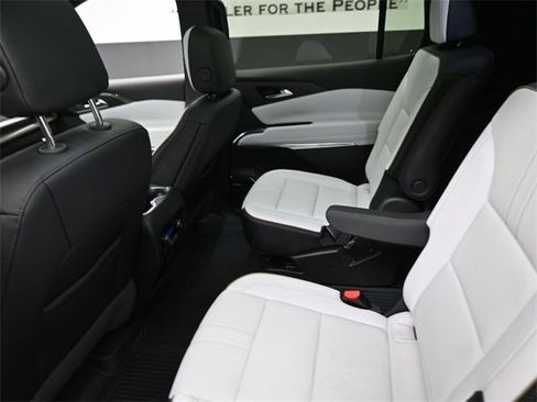New 2025 Chevrolet Traverse High Country w/ LPO, Floor Liner Package image 10