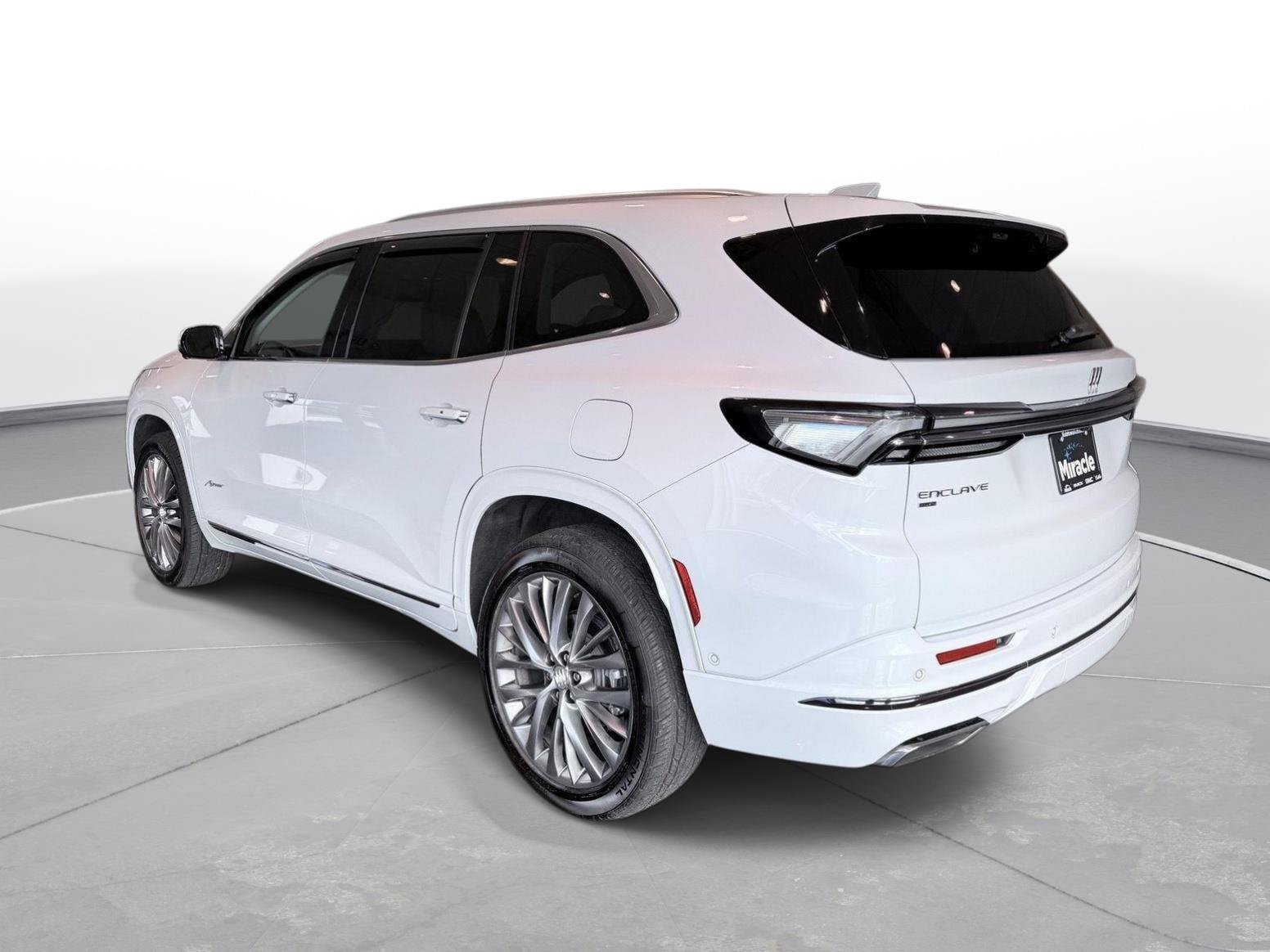 Used 2026 Buick Enclave Avenir w/ Super Cruise Package AWD/4WD image 6