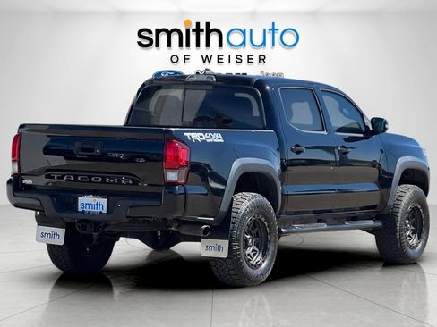 Used 2019 Toyota Tacoma TRD Off-Road AWD/4WD image 4