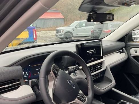 Used 2026 Ford Explorer Active AWD/4WD image 21