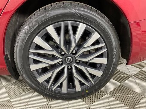 Used 2025 Nissan Altima 2.5 SV FWD image 20