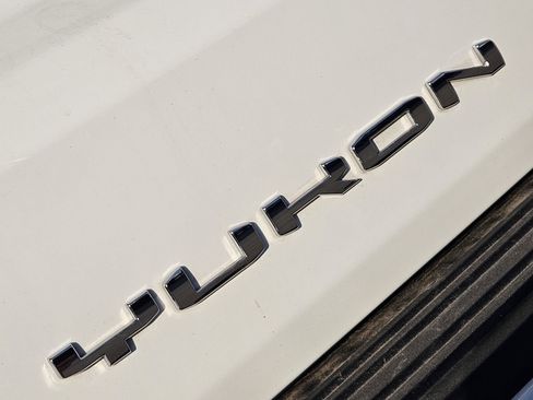 Used 2025 GMC Yukon Elevation image 17