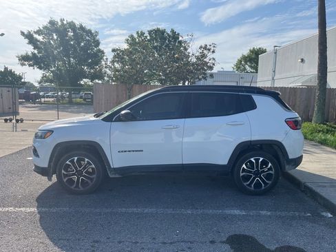 Used 2023 Jeep Compass Limited image 15