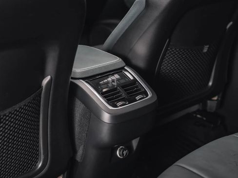 Used 2020 Volvo XC90 T6 Momentum w/ Protection Package Premier image 36