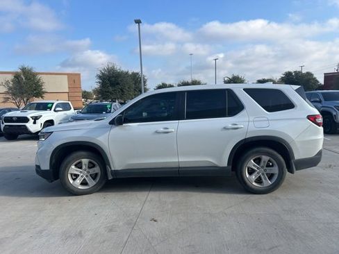 Used 2023 Honda Pilot LX image 5