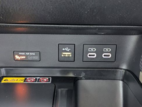 Used 2025 Toyota Camry SE image 21