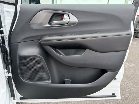 New 2026 Chrysler Pacifica Select image 24