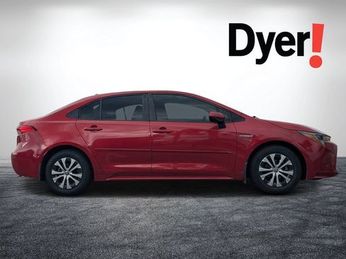 Used 2021 Toyota Corolla LE FWD image 2