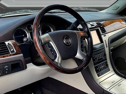 Used 2013 Cadillac Escalade ESV Platinum AWD/4WD image 17