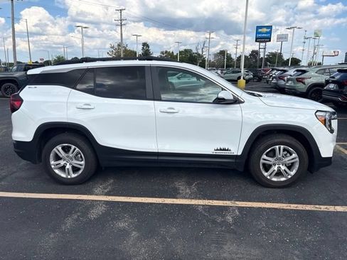 Used 2022 GMC Terrain SLE w/ Driver Convenience Package AWD/4WD image 2