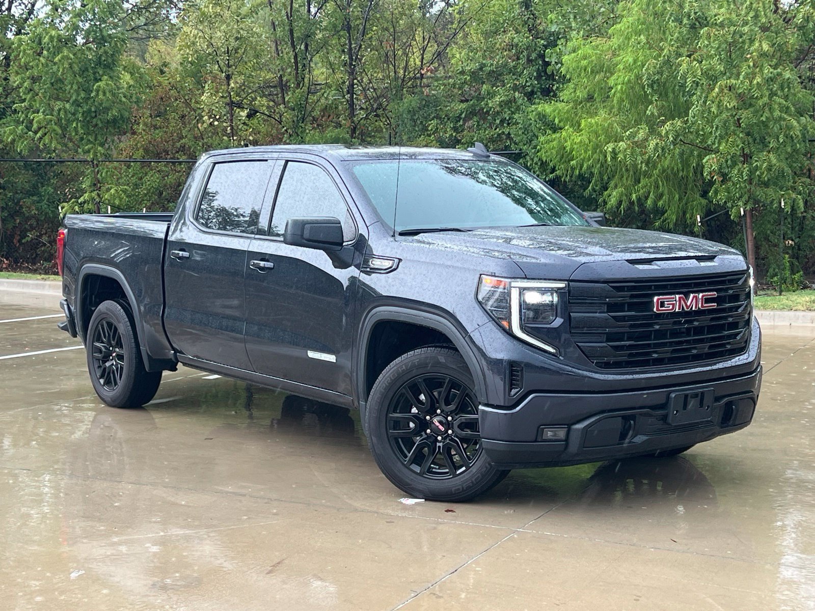Used 2023 GMC Sierra 1500 Elevation RWD image 1
