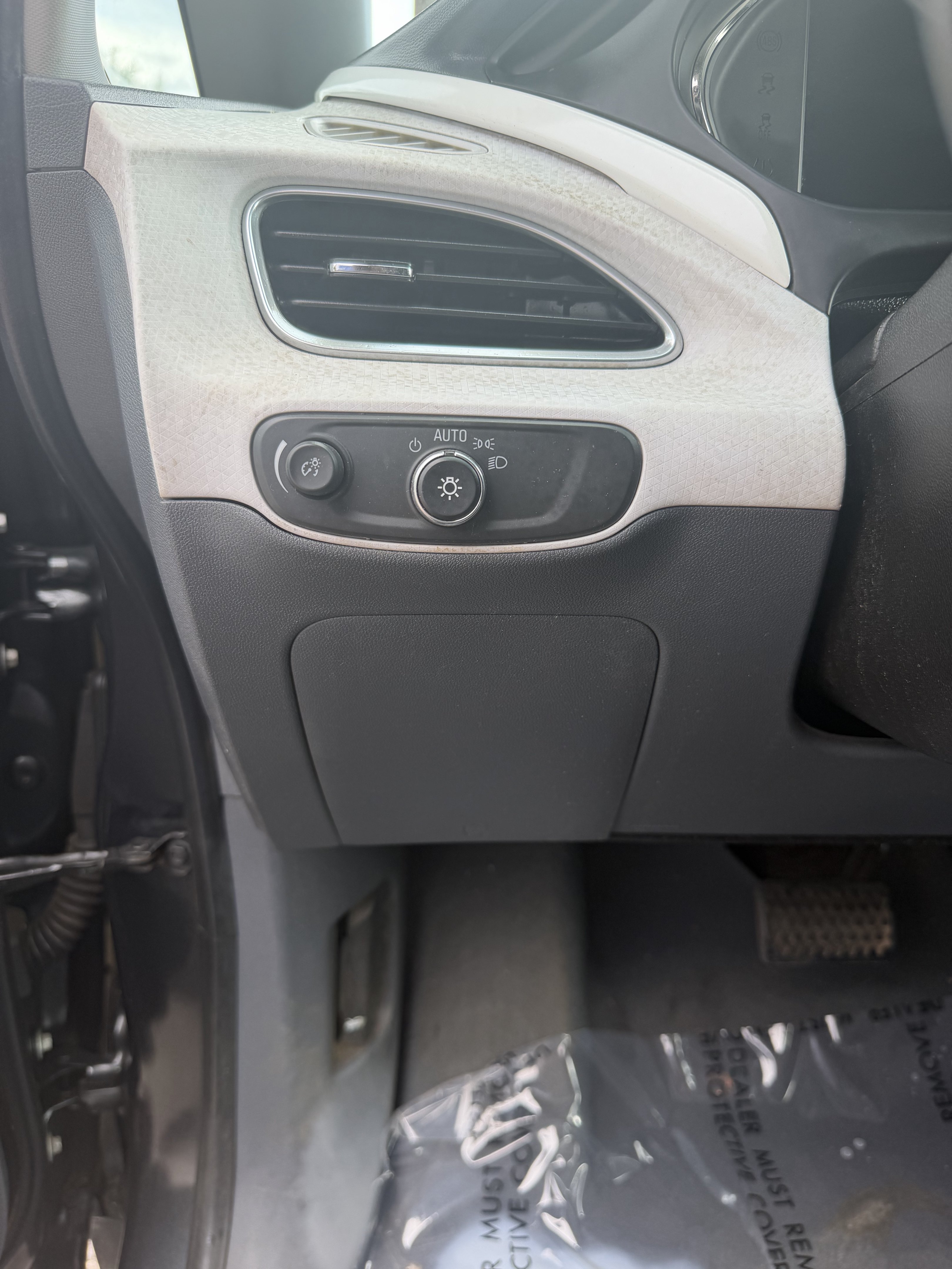 Used 2017 Chevrolet Bolt LT FWD image 23