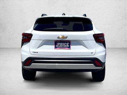 Used 2025 Chevrolet Trax LT w/ Driver Confidence Package FWD image 4